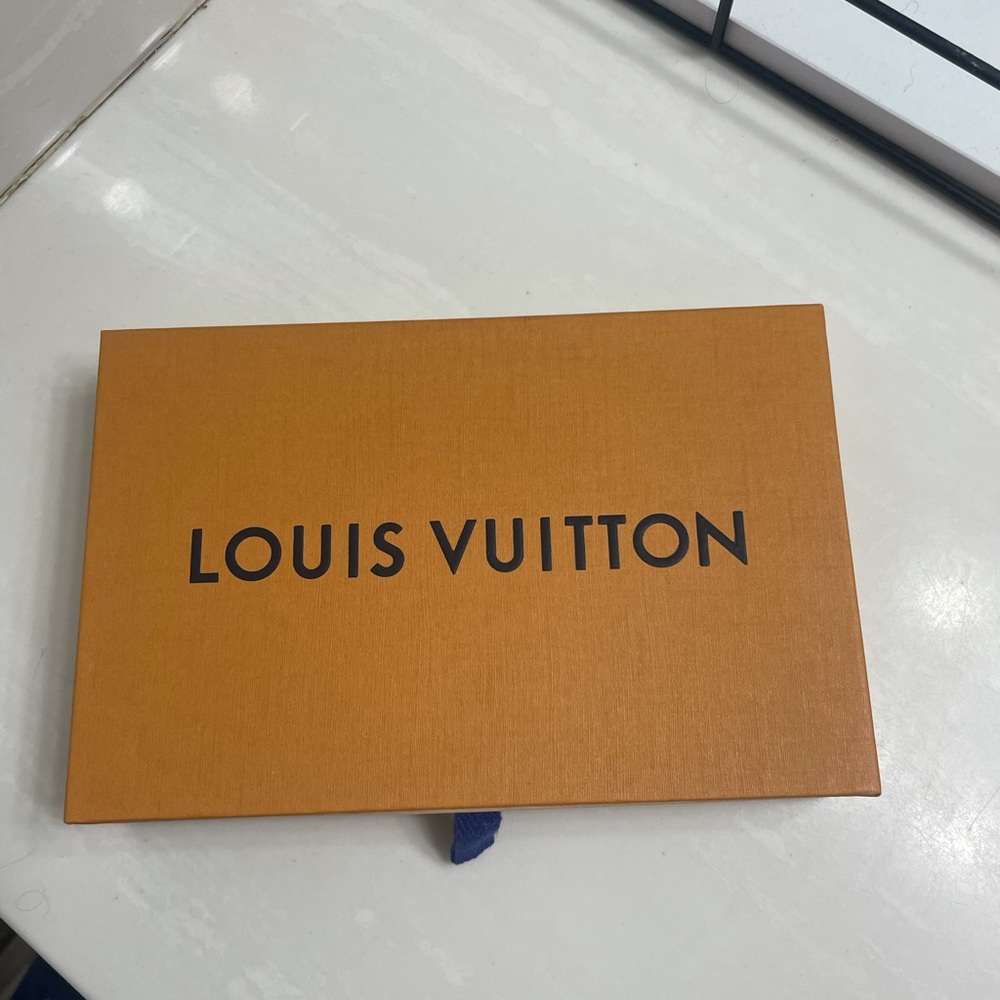 Beautiful Louis Vuitton. Never worn tags attached. Authentic - Picture 4 of 6